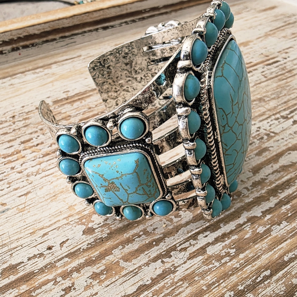 🩵Turquoise Statement Bracelet - Picture 5 of 6